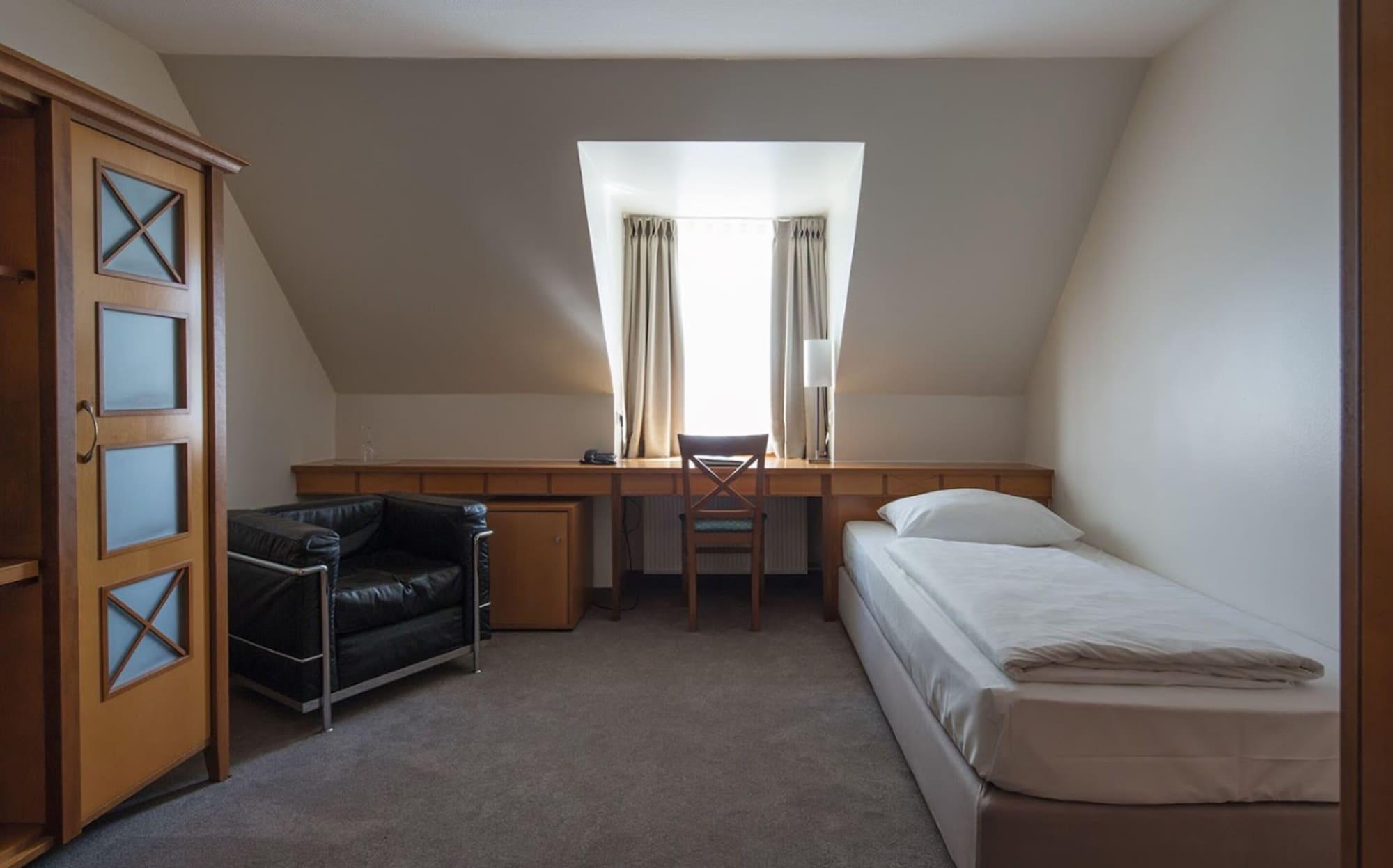 Parkhotel Schmid Adelsried Екстериор снимка