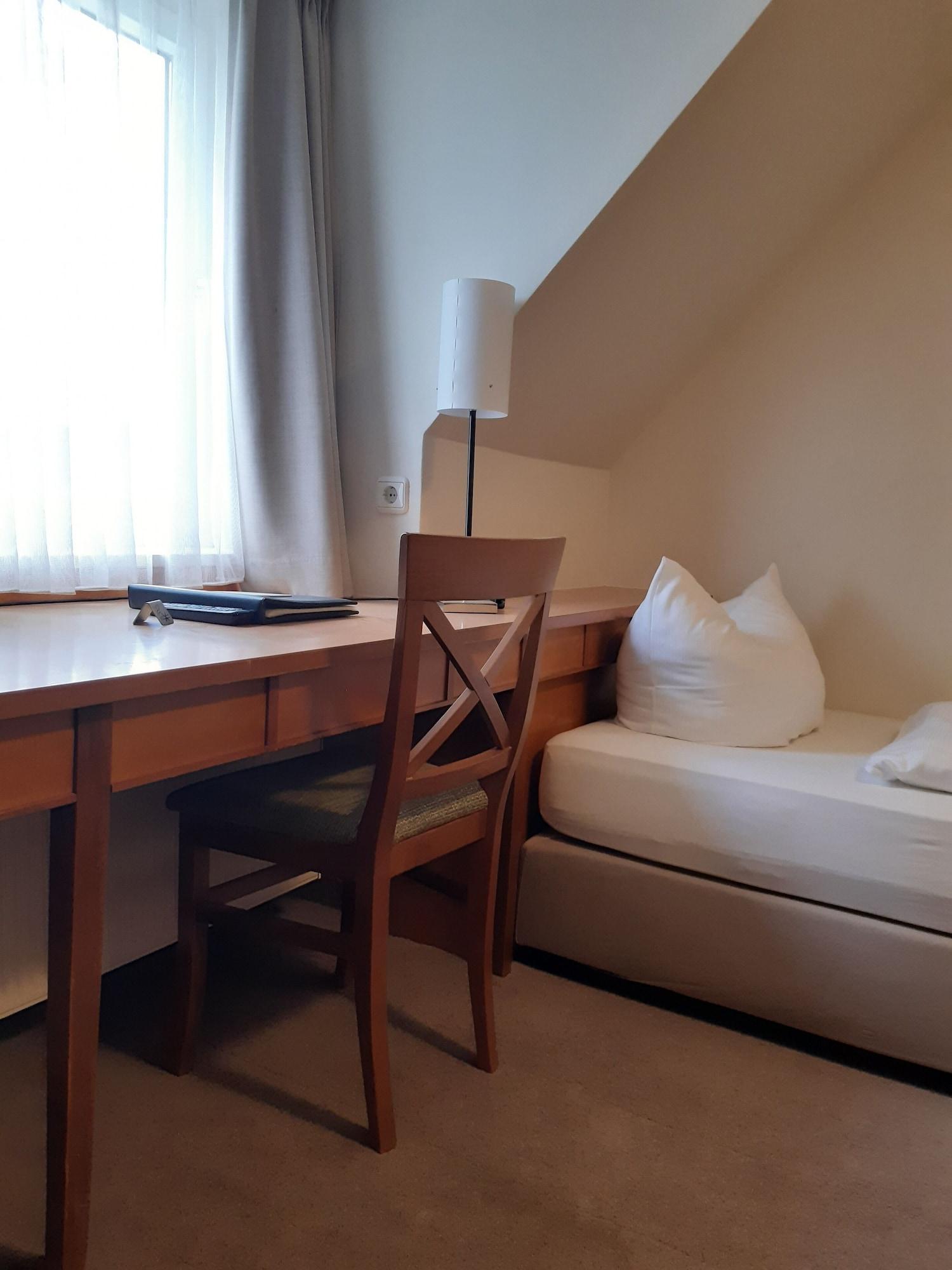Parkhotel Schmid Adelsried Екстериор снимка