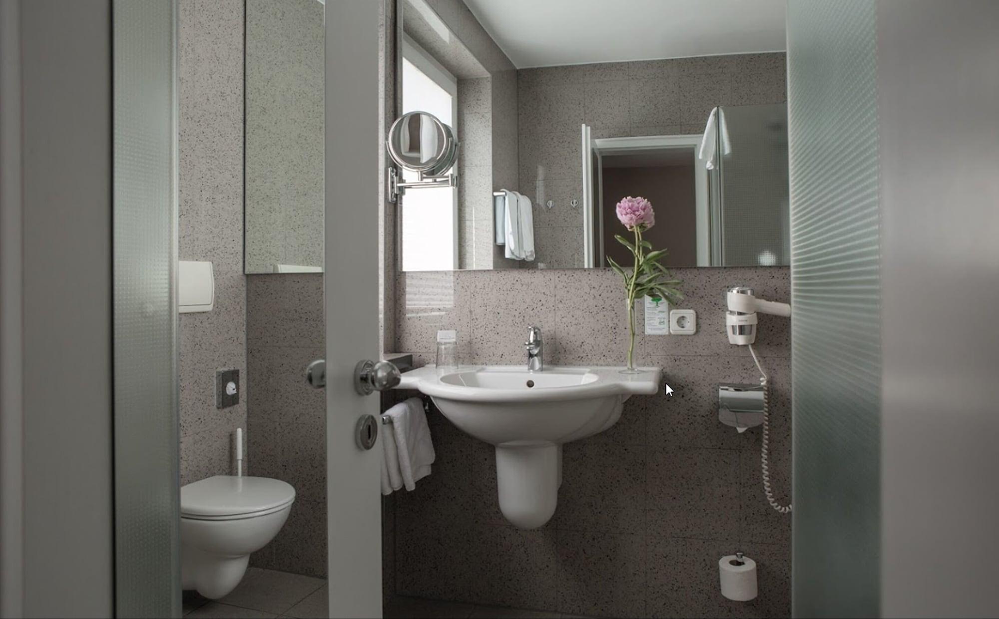 Parkhotel Schmid Adelsried Екстериор снимка