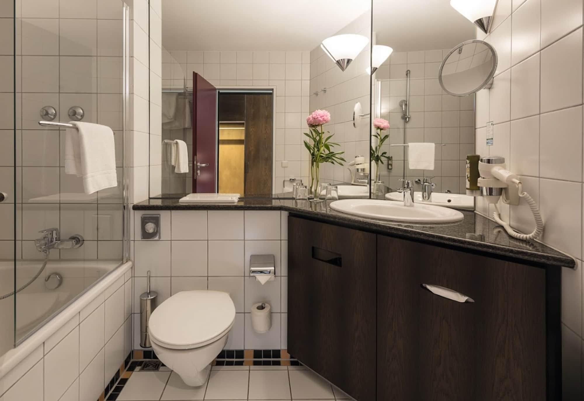 Parkhotel Schmid Adelsried Екстериор снимка