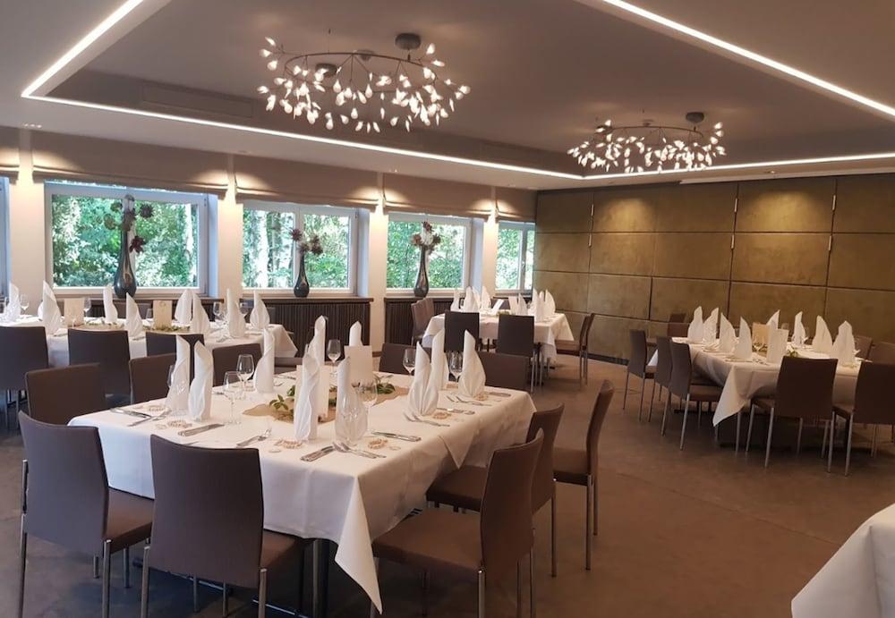 Parkhotel Schmid Adelsried Екстериор снимка