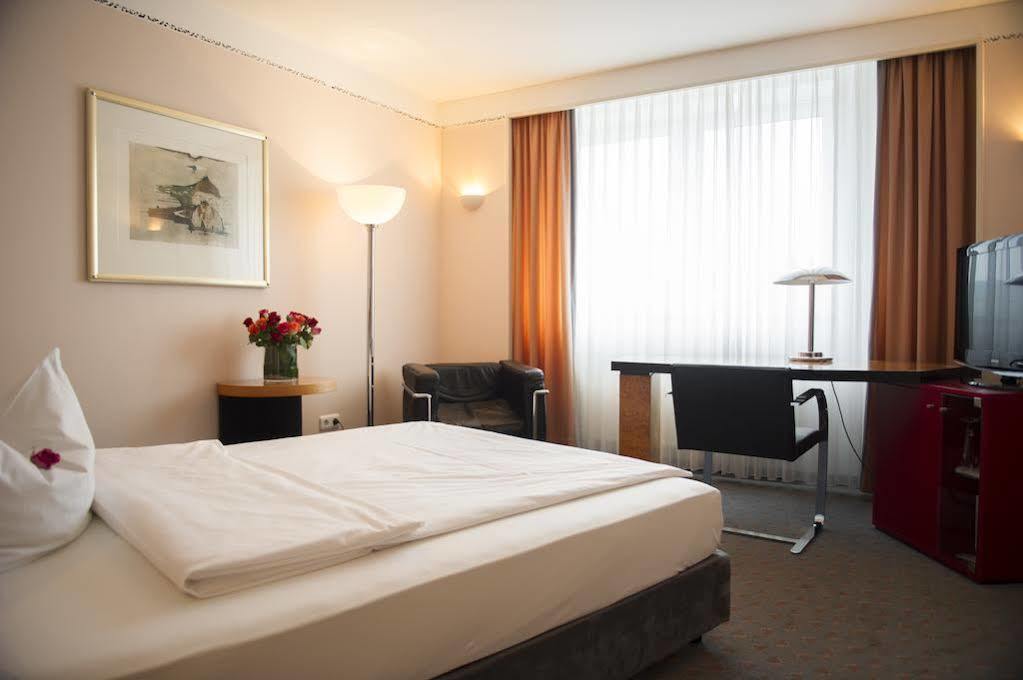 Parkhotel Schmid Adelsried Екстериор снимка