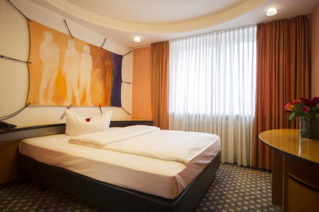 Parkhotel Schmid Adelsried Екстериор снимка